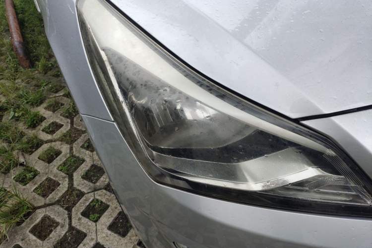 Used Hyundai Verna (older generation) 2014 1.4L Manual Smart GLS Trim Right Front Headlight