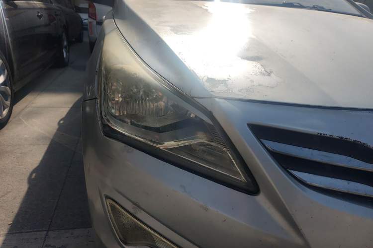 Used Hyundai Verna (older generation) 2014 1.4L Automatic Smart GLS Right Front Headlight