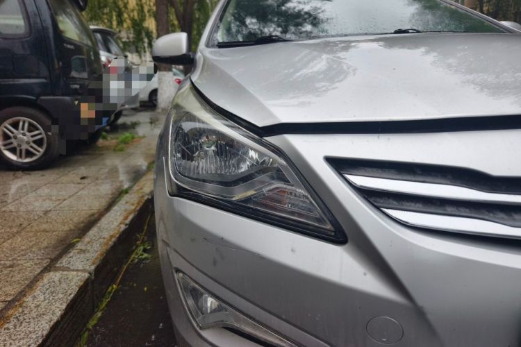 Used Hyundai Verna (older generation) 2014 1.4L Manual Smart GLS Trim Right Front Headlight