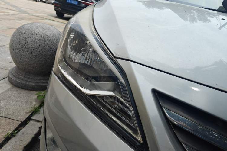 Used Hyundai Verna (older generation) 2014 1.4L Automatic Smart GLS Right Front Headlight