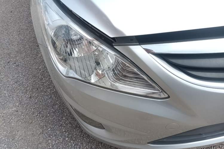 Used Hyundai Verna (older generation) 2014 1.4L Manual Smart GLS Trim Right Front Headlight