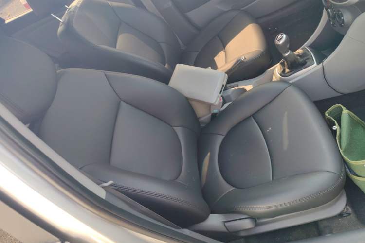 Used Hyundai Verna (older generation) 2014 1.4L Manual Smart GLS Trim Right Front Seat