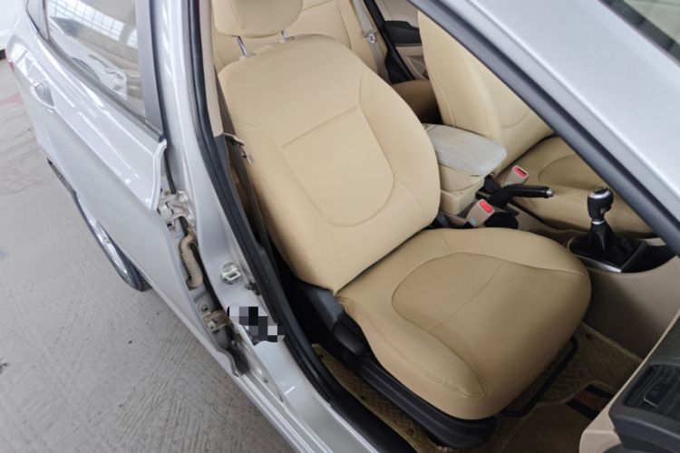 Used Hyundai Verna (older generation) 2014 1.4L Manual Smart GLS Trim Right Front Seat