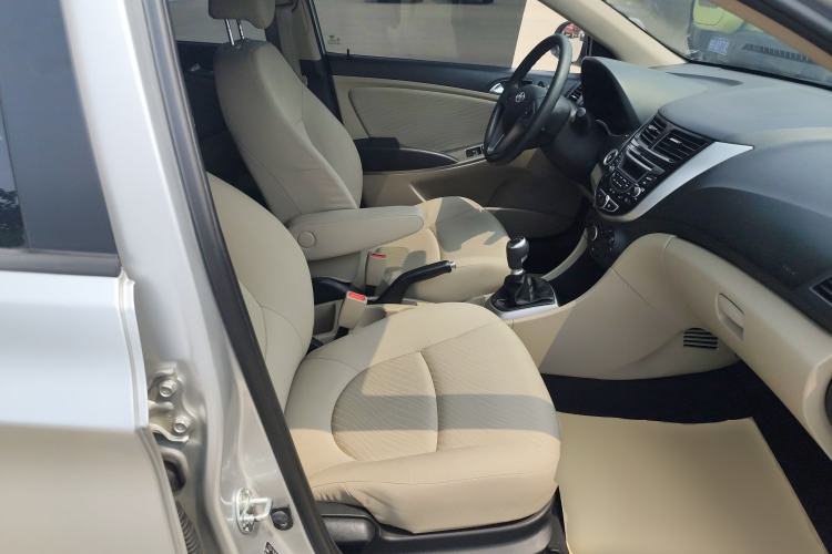 Used Hyundai Verna (older generation) 2014 1.4L Manual Top-Tier Model TOP Right Front Seat