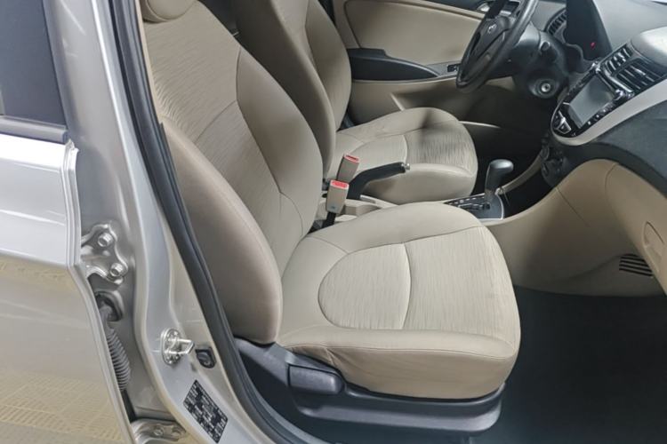 Used Hyundai Verna (older generation) 2014 1.4L Automatic Smart GLS Right Front Seat