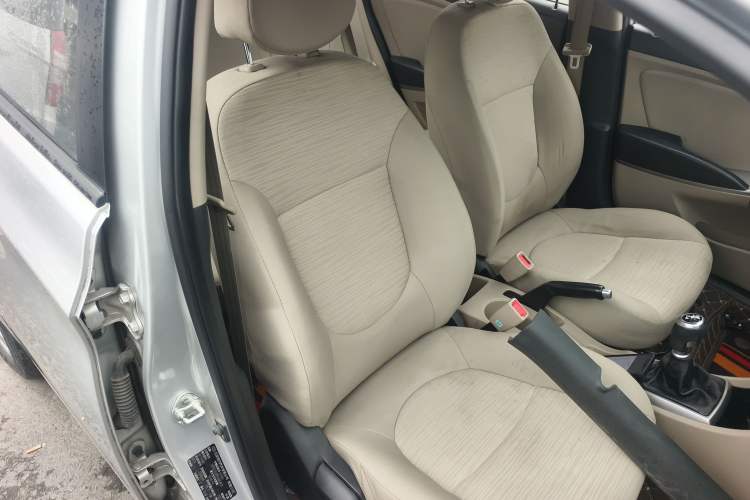 Used Hyundai Verna (older generation) 2014 1.4L Manual Smart GLS Trim Right Front Seat