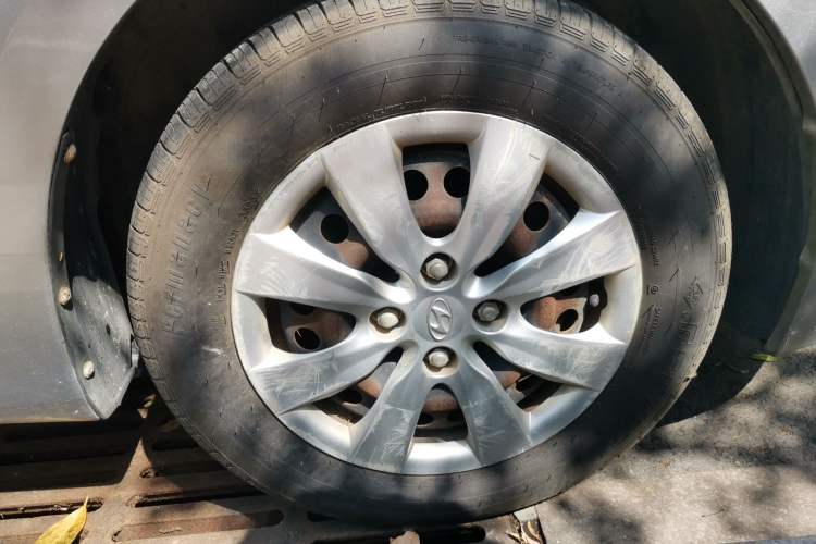 Used Hyundai Verna (older generation) 2014 1.4L Manual Fashion GS Model Right Front Wheel Hub