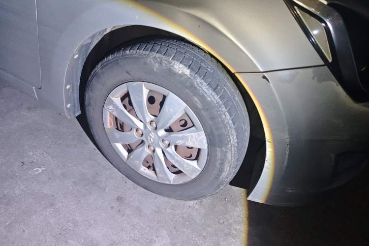 Used Hyundai Verna (older generation) 2014 1.4L Manual Smart GLS Trim Right Front Wheel Hub