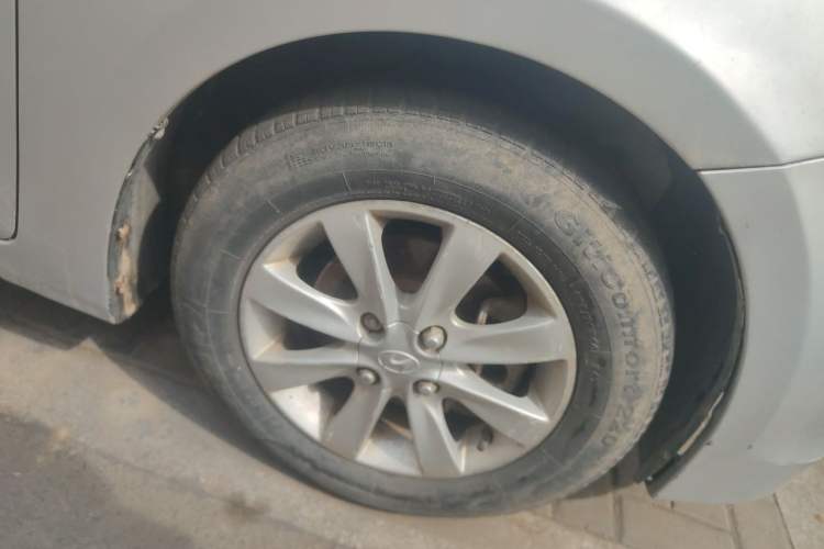 Used Hyundai Verna (older generation) 2014 1.4L Manual Smart GLS Trim Right Front Wheel Hub