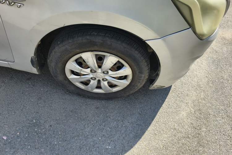 Used Hyundai Verna (older generation) 2014 1.4L Manual Smart GLS Trim Right Front Wheel Hub