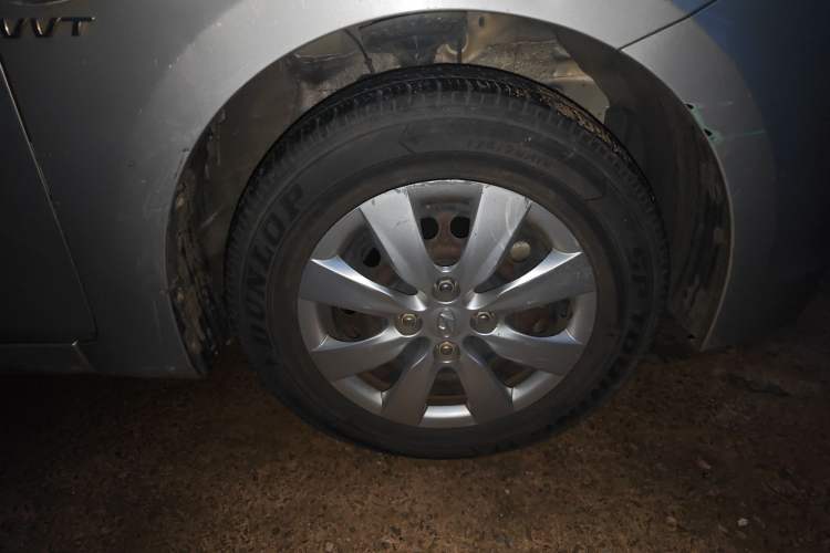 Used Hyundai Verna (older generation) 2014 1.4L Automatic Fashion GS Model Right Front Wheel Hub