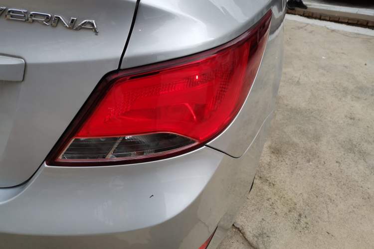 Used Hyundai Verna (older generation) 2014 1.4L Automatic Smart GLS Right Rear Taillight