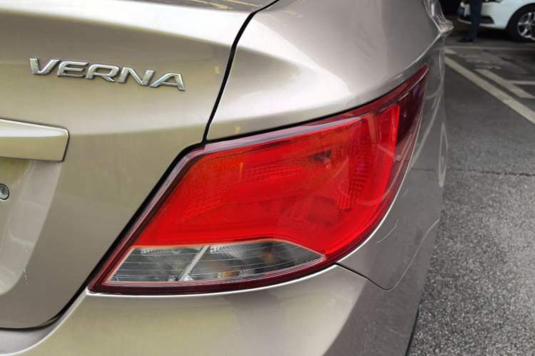 Used Hyundai Verna (older generation) 2014 1.4L Automatic Smart GLS Right Rear Taillight