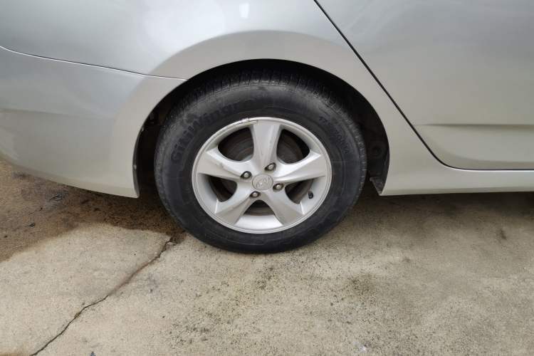 Used Hyundai Verna (older generation) 2014 1.4L Automatic Smart GLS Right Rear Wheel Hub