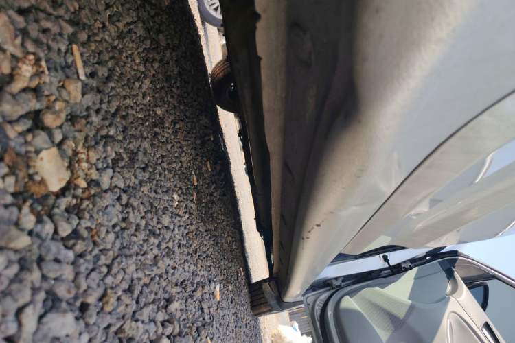Used Hyundai Verna (older generation) 2014 1.4L Manual Smart GLS Trim Right Side Sill