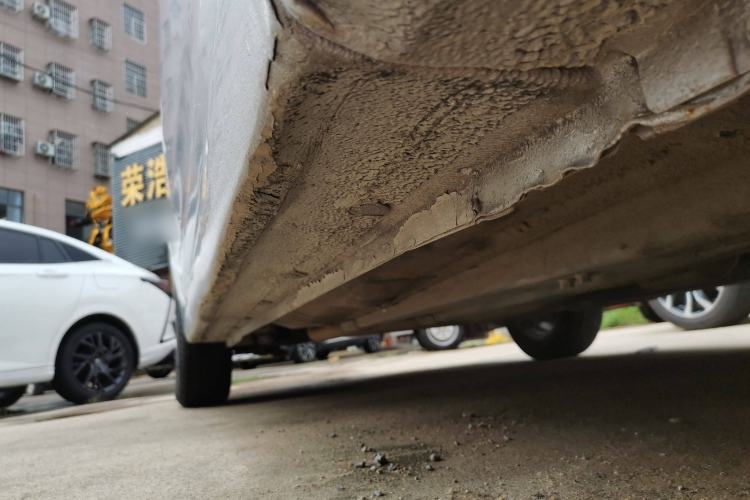 Used Hyundai Verna (older generation) 2014 1.4L Automatic Smart GLS Right Side Sill