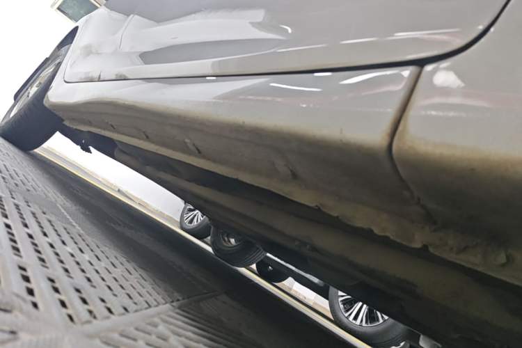 Used Hyundai Verna (older generation) 2014 1.4L Automatic Smart GLS Right Side Sill