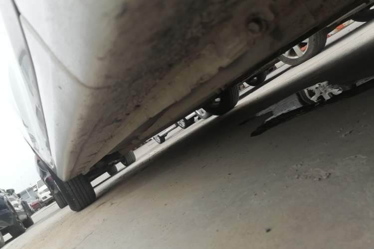 Used Hyundai Verna (older generation) 2014 1.4L Automatic Smart GLS Right Side Sill