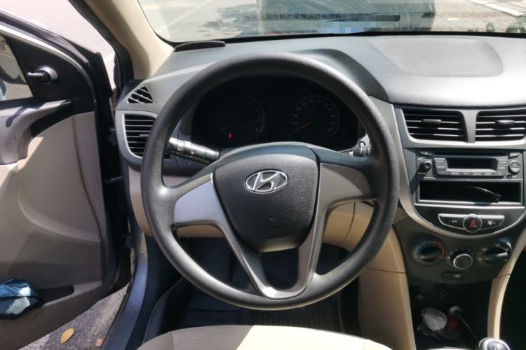 Used Hyundai Verna (older generation) 2014 1.4L Manual Fashion GS Model Steering Wheel