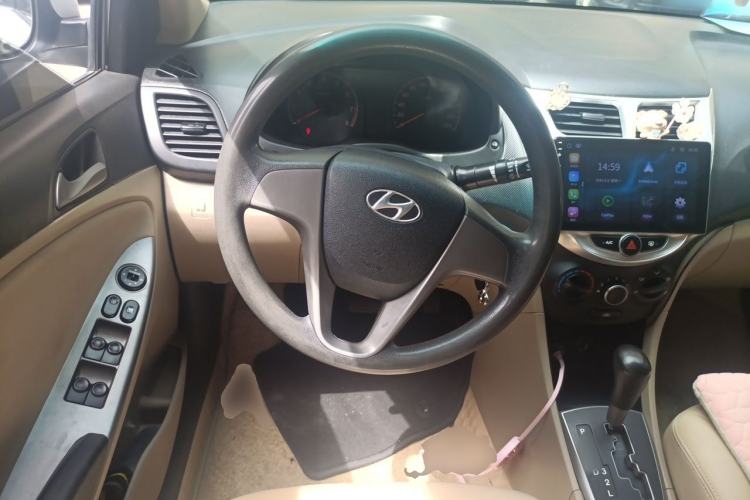 Used Hyundai Verna (older generation) 2014 1.4L Automatic Smart GLS Steering Wheel