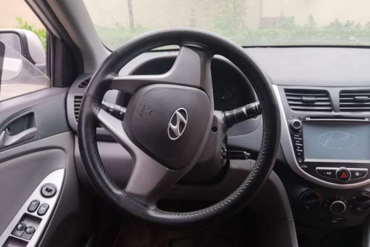 Used Hyundai Verna (older generation) 2014 1.4L Manual Smart GLS Trim Steering Wheel