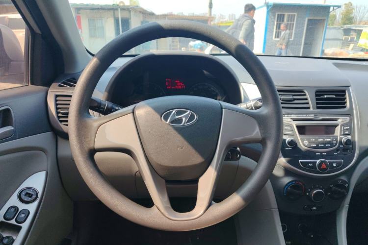 Used Hyundai Verna (older generation) 2014 1.4L Manual Smart GLS Trim Steering Wheel