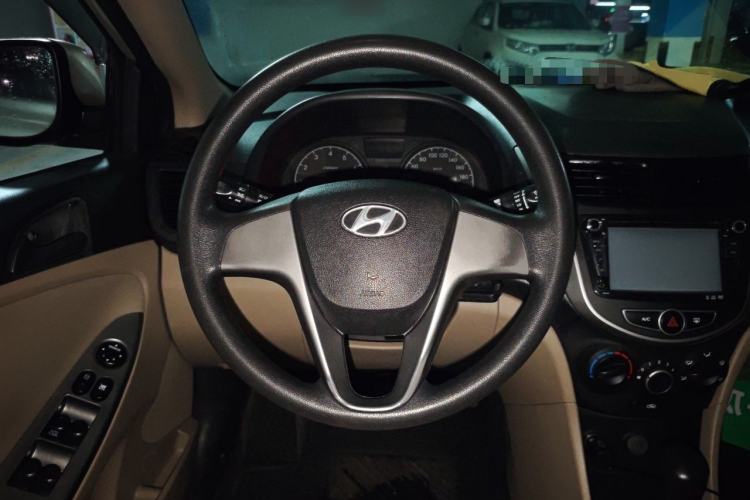 Used Hyundai Verna (older generation) 2014 1.4L Automatic Smart GLS Steering Wheel