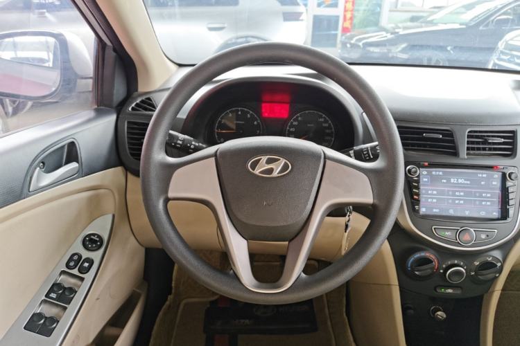 Used Hyundai Verna (older generation) 2014 1.4L Manual Smart GLS Trim Steering Wheel