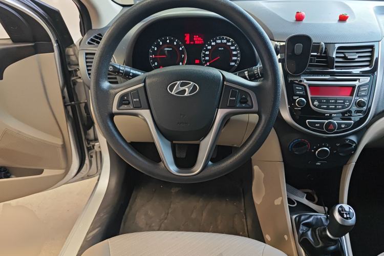 Used Hyundai Verna (older generation) 2014 1.4L Manual Top-Tier Model TOP Steering Wheel
