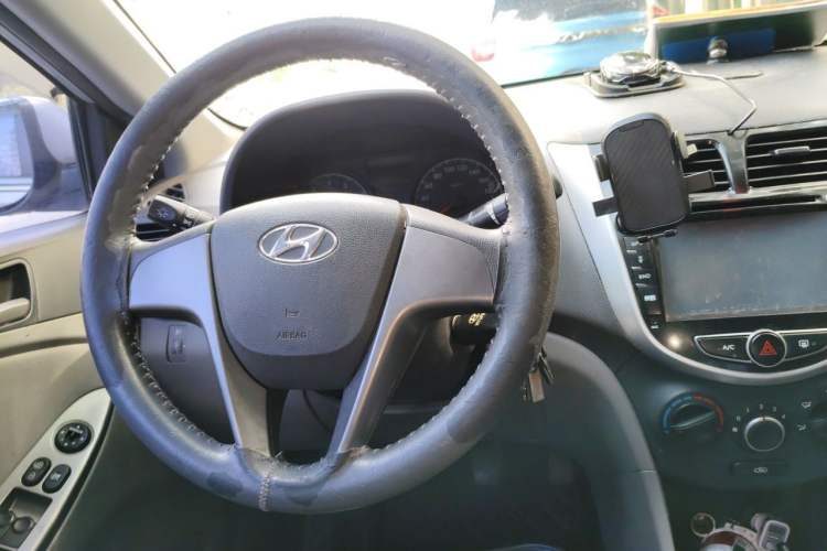 Used Hyundai Verna (older generation) 2014 1.4L Manual Smart GLS Trim Steering Wheel