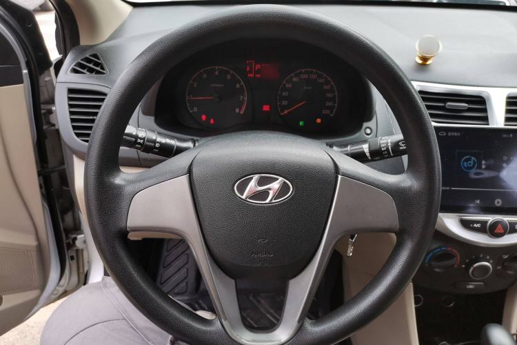 Used Hyundai Verna (older generation) 2014 1.4L Automatic Smart GLS Steering Wheel