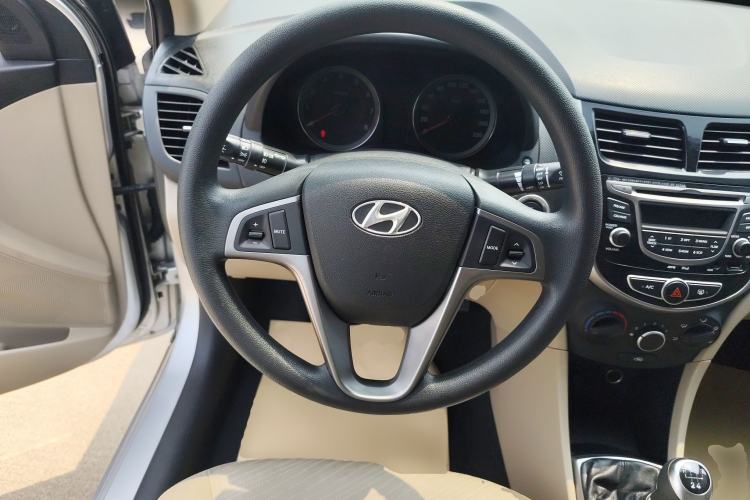 Used Hyundai Verna (older generation) 2014 1.4L Manual Top-Tier Model TOP Steering Wheel