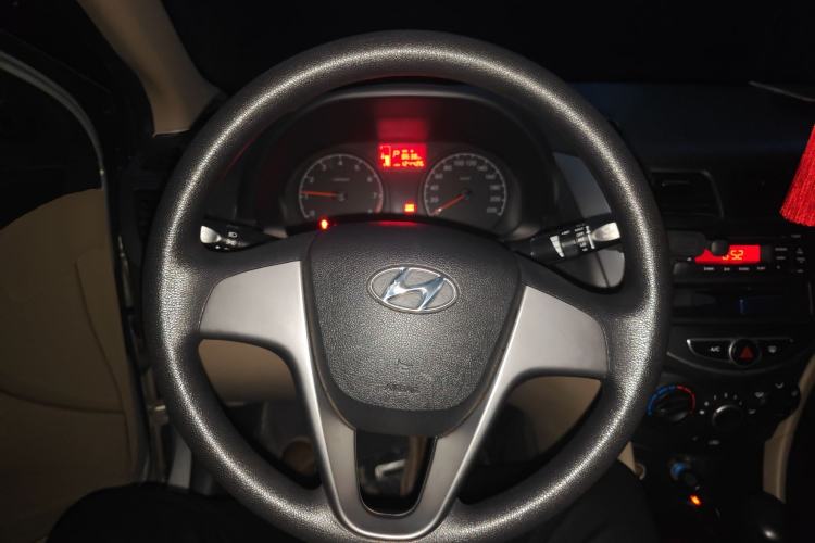 Used Hyundai Verna (older generation) 2014 1.4L Automatic Fashion GS Model Steering Wheel