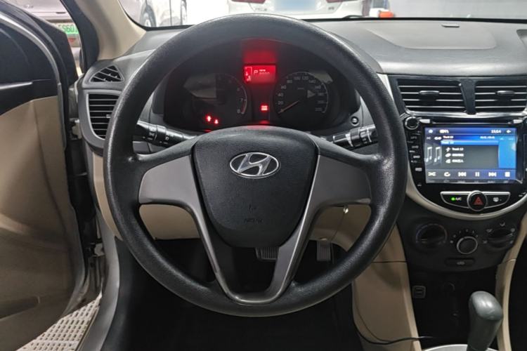 Used Hyundai Verna (older generation) 2014 1.4L Automatic Smart GLS Steering Wheel