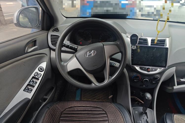 Used Hyundai Verna (older generation) 2014 1.4L Automatic Smart GLS Steering Wheel