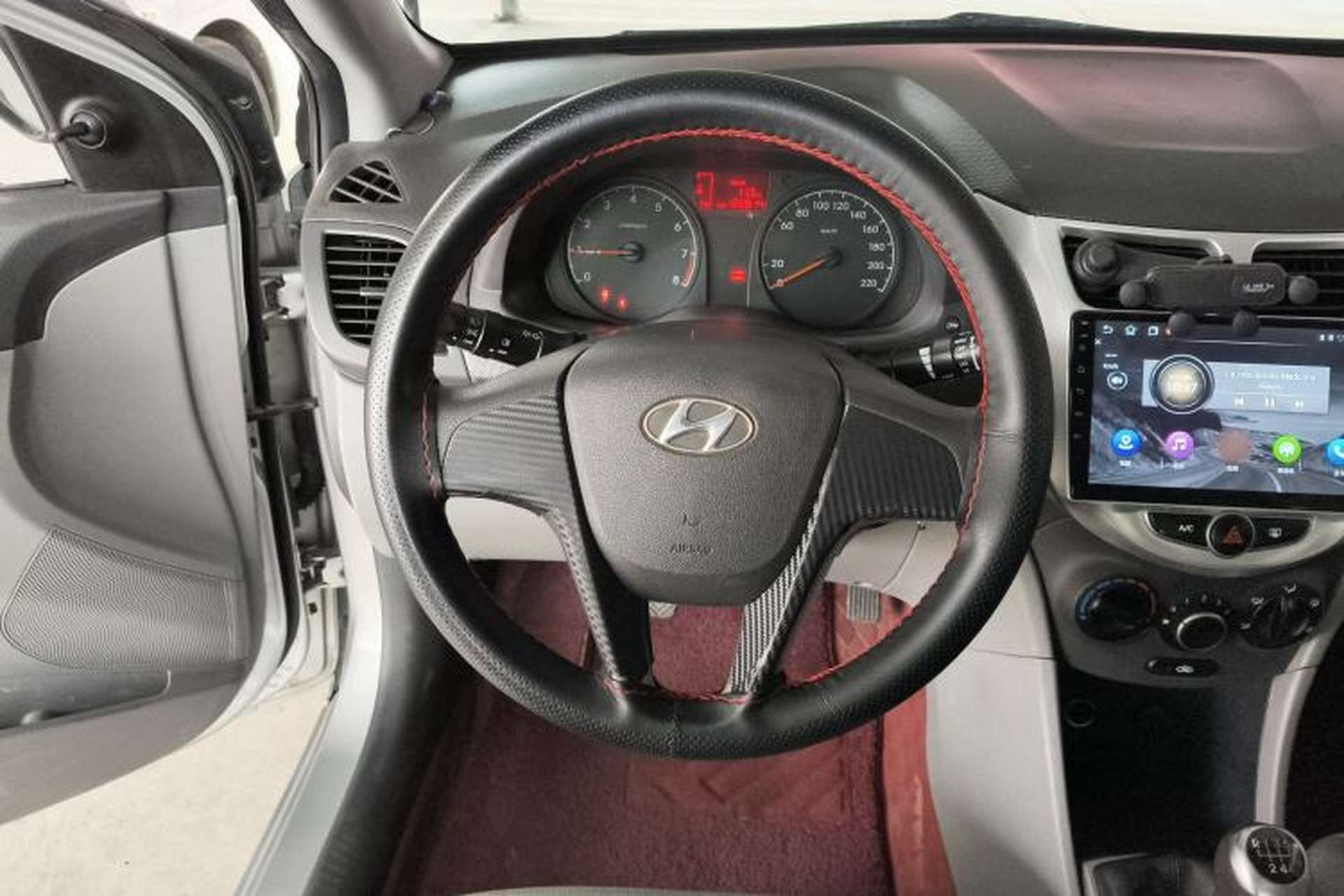 Used Hyundai Verna (older generation) 2014 1.4L Manual Fashion GS Model Steering Wheel