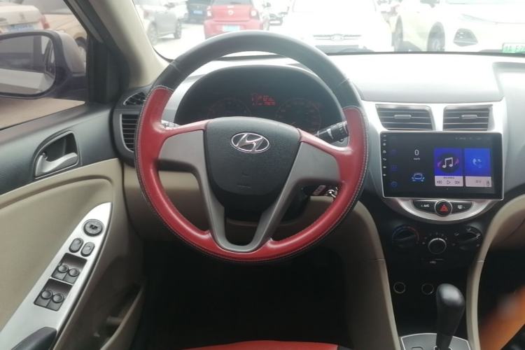 Used Hyundai Verna (older generation) 2014 1.4L Automatic Smart GLS Steering Wheel