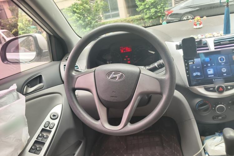 Used Hyundai Verna (older generation) 2014 1.4L Automatic Smart GLS Steering Wheel