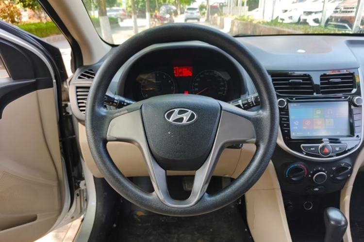 Used Hyundai Verna (older generation) 2014 1.4L Automatic Smart GLS Steering Wheel