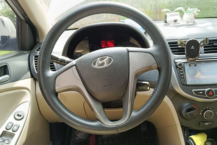 Used Hyundai Verna (older generation) 2014 1.4L Manual Smart GLS Trim Steering Wheel