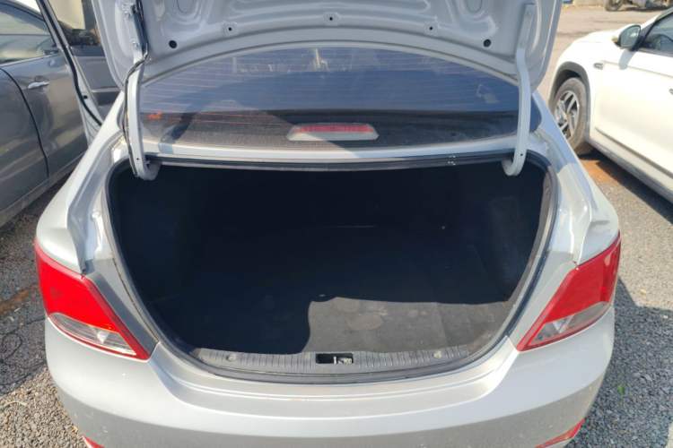 Used Hyundai Verna (older generation) 2014 1.4L Manual Smart GLS Trim Trunk