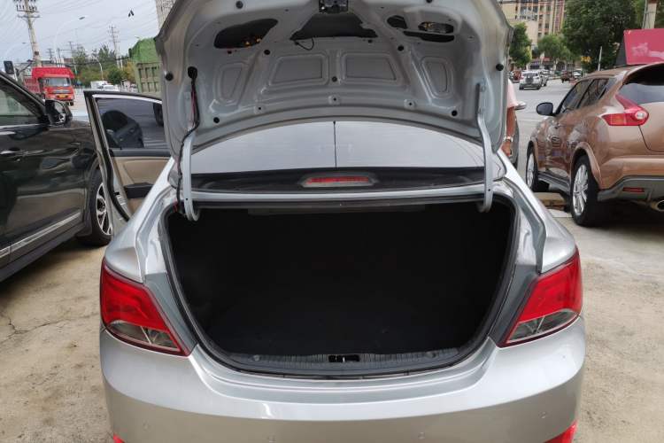 Used Hyundai Verna (older generation) 2014 1.4L Automatic Smart GLS Trunk