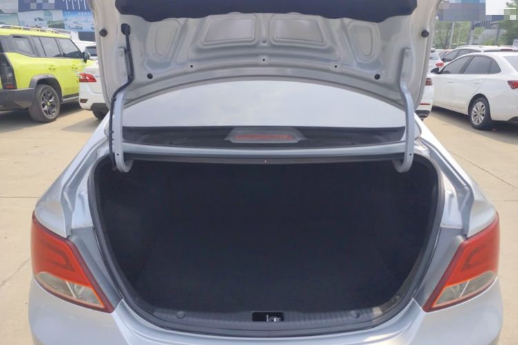 Used Hyundai Verna (older generation) 2014 1.4L Manual Top-Tier Model TOP Trunk