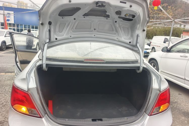 Used Hyundai Verna (older generation) 2014 1.4L Manual Smart GLS Trim Trunk