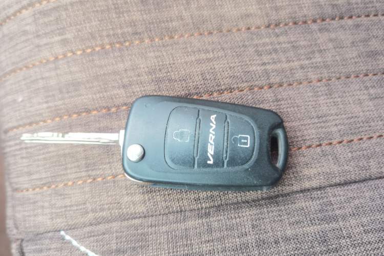 Used Hyundai Verna (older generation) 2014 1.4L Manual Smart GLS Trim Vehicle Key