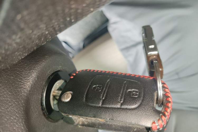 Used Hyundai Verna (older generation) 2014 1.4L Manual Smart GLS Trim Vehicle Key