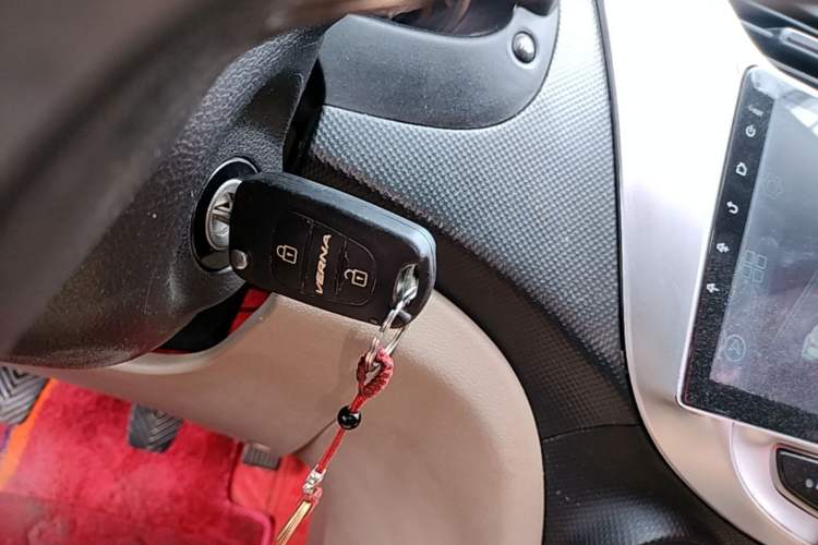 Used Hyundai Verna (older generation) 2014 1.4L Manual Smart GLS Trim Vehicle Key