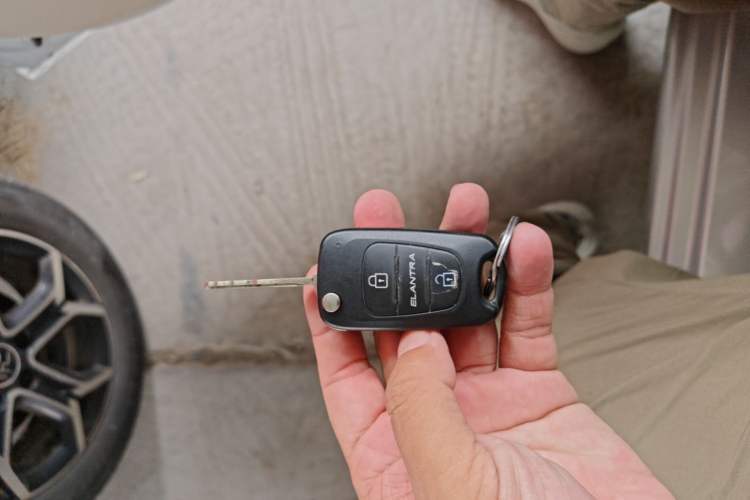 Used Hyundai Verna (older generation) 2014 1.4L Manual Smart GLS Trim Vehicle Key