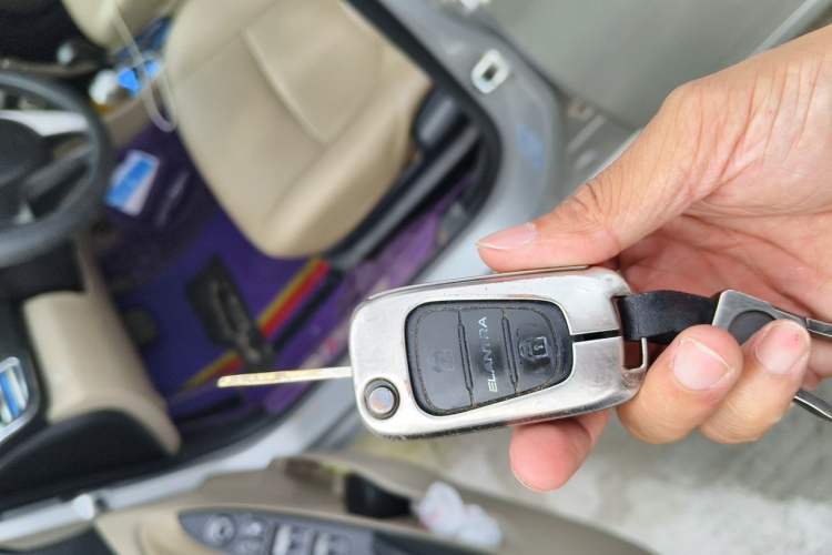 Used Hyundai Verna (older generation) 2014 1.4L Automatic Smart GLS Vehicle Key