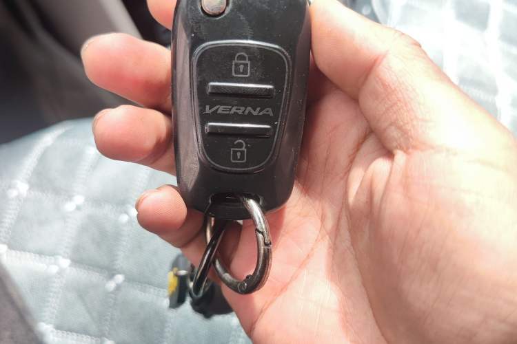Used Hyundai Verna (older generation) 2014 1.4L Manual Smart GLS Trim Vehicle Key